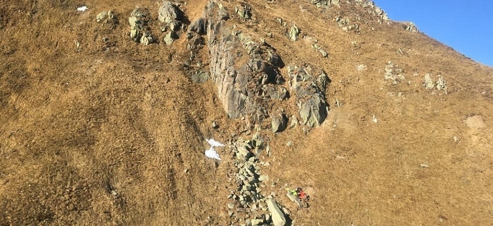 I due escursionisti sono scivolati per circa 70 metri e lei ha sbattuto la testa contro una roccia